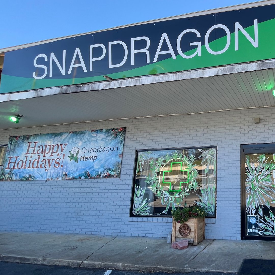 SnapdragonHemp's tweet photo. 🎅🐲It's the most wonderful time of the year at Snapdragon!
Olivia Reckert (@oliviareckert) blessed us with some beautifully festive artwork decorating our Red Bank TN Snapdragon location. Come see for yourself this Saturday at the Red Bank Christmas Parade!
#Xmas #Kushmas https://t.co/SVhEs7mpbj