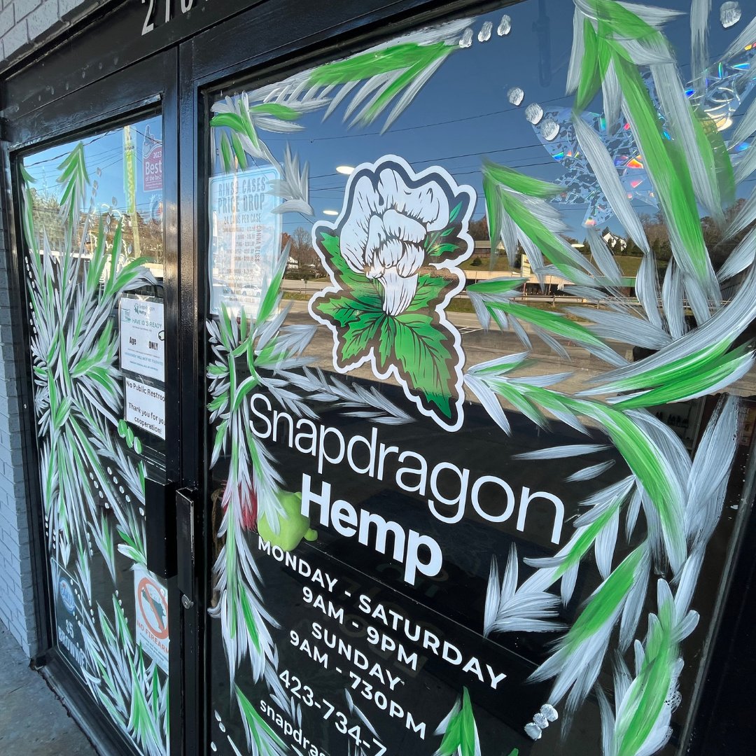 SnapdragonHemp's tweet photo. 🎅🐲It's the most wonderful time of the year at Snapdragon!
Olivia Reckert (@oliviareckert) blessed us with some beautifully festive artwork decorating our Red Bank TN Snapdragon location. Come see for yourself this Saturday at the Red Bank Christmas Parade!
#Xmas #Kushmas https://t.co/SVhEs7mpbj