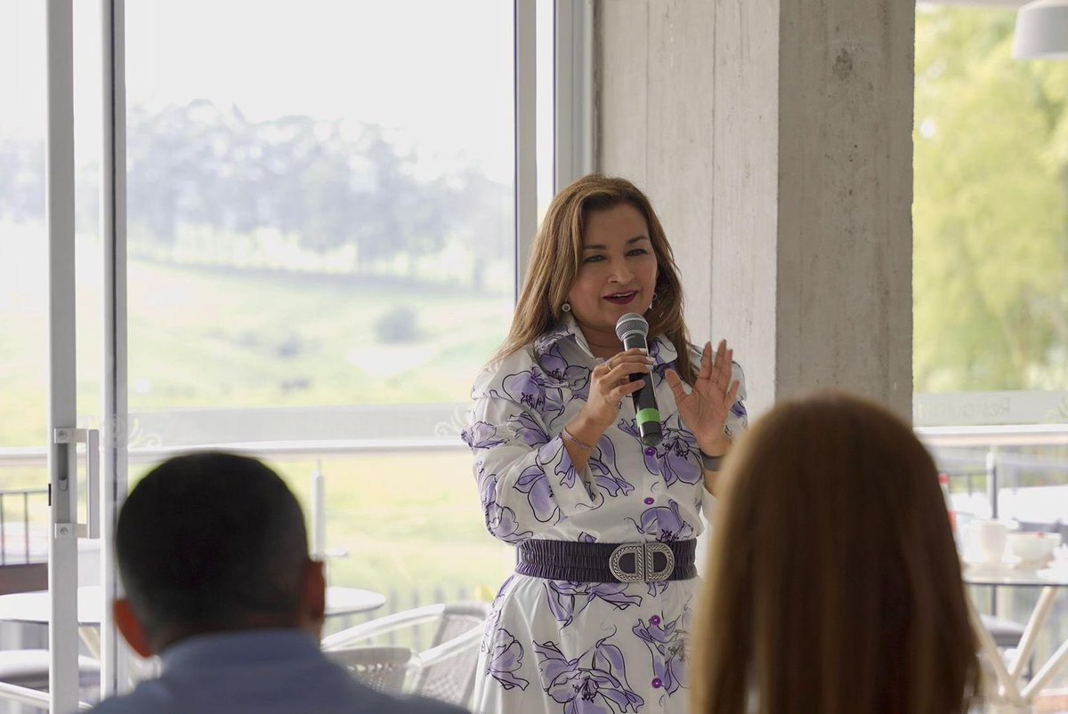 CalyMauricio's tweet photo. Hoy nos encontramos en la Primera Cumbre Empresarial "Región Paisa" en la que participan empresarios de Antioquia, Caldas, Risaralda y Quindío. Resaltamos este espacio liderado por el @PartidoMIRA que promueve el diálogo, trabajo en equipo y fortalecimiento del sector. https://t.co/C9BkIbFcsR