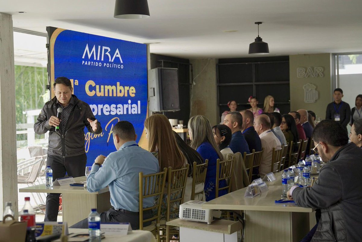 CalyMauricio's tweet photo. Hoy nos encontramos en la Primera Cumbre Empresarial "Región Paisa" en la que participan empresarios de Antioquia, Caldas, Risaralda y Quindío. Resaltamos este espacio liderado por el @PartidoMIRA que promueve el diálogo, trabajo en equipo y fortalecimiento del sector. https://t.co/C9BkIbFcsR