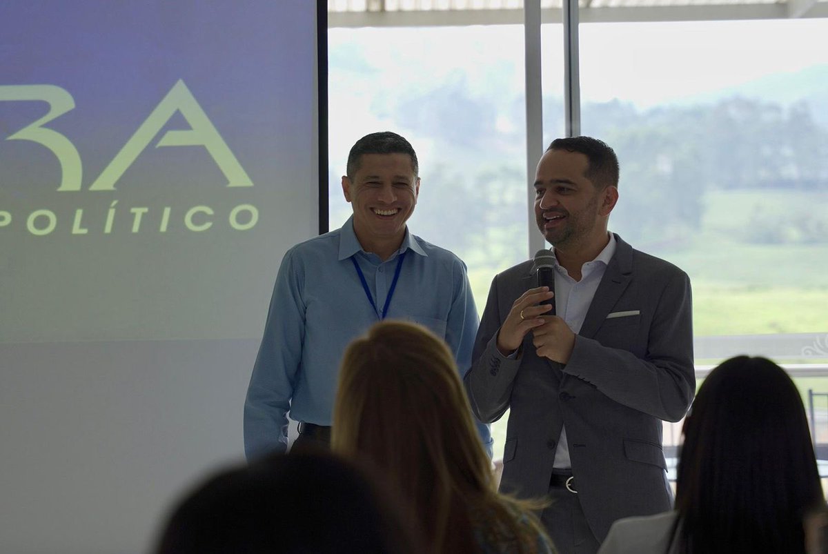 CalyMauricio's tweet photo. Hoy nos encontramos en la Primera Cumbre Empresarial "Región Paisa" en la que participan empresarios de Antioquia, Caldas, Risaralda y Quindío. Resaltamos este espacio liderado por el @PartidoMIRA que promueve el diálogo, trabajo en equipo y fortalecimiento del sector. https://t.co/C9BkIbFcsR