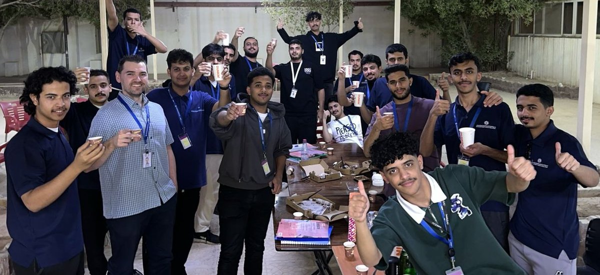 KingRichardEng's tweet photo. Reward for good attendance and good work in the classroom.
Cake and coffee session in the college court yard with class F42.
#English  #riyadh  #englishlanguage #college  #SaudiArabia #Saudi #coffee https://t.co/Im8Kc1dc0w