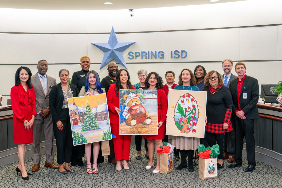 SpringEspanol's tweet image. En la reunión mensual de la Mesa directiva, celebramos a los ganadores del Concurso de Arte de la Tarjeta de Navidad, el Concurso de Deletreo en Español, y el Concurso de Ensayos de los Pueblos Indígenas. Felicitaciones a estos talentosos estudiantes.