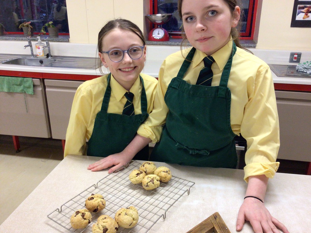 StCatsHomeEc's tweet photo. In our second Seasonal Cookery Club session, students baked   Chocolate chip cookies - perfect for Santa! The festive Santa bags for taking them home added that extra touch of magic, with presentation as impressive as the cookies themselves. 🍪🎅🌟 #SeasonalCooking #FestiveFun https://t.co/fbeHDHkdHe