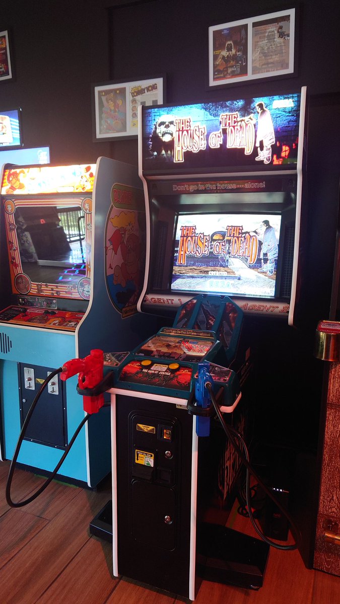 ¡The House of the Dead está aquí!

🗓️ 1997
🏭 Sega
🤝 <a href="/Vintage_Arcade/">Vintage Arcade</a> 

#thehouseofthedead #sega