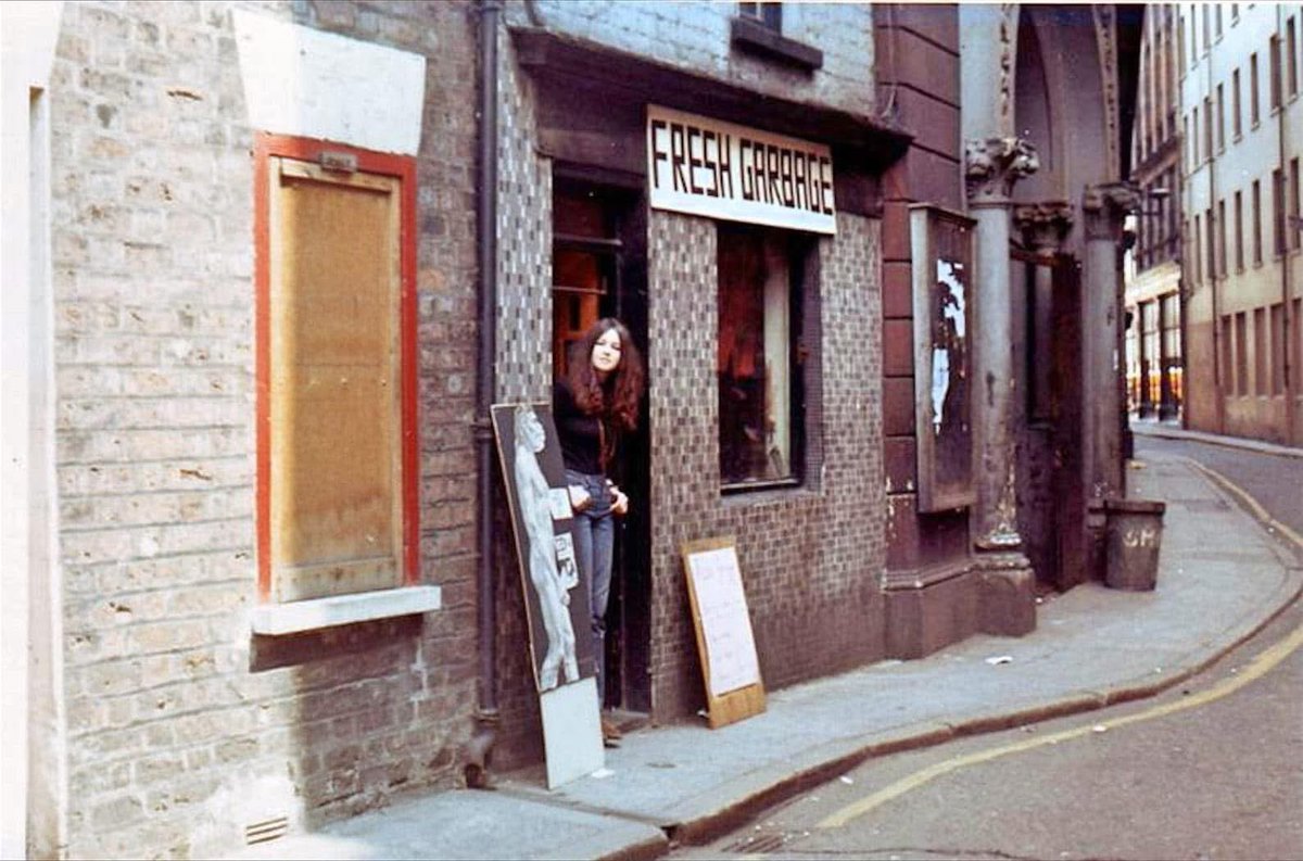 Fresh Garbage. Bank Street,  Belfast.  1970s.
   (EPC)