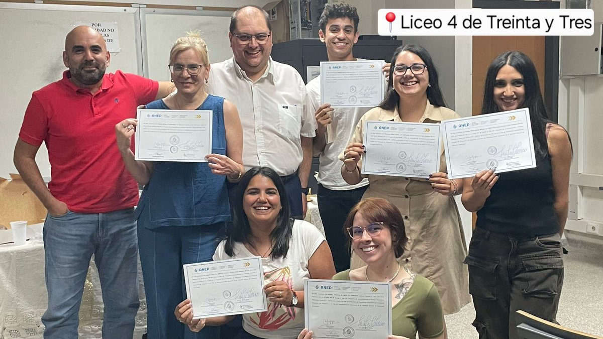 TrayectoriasCFE's tweet photo. 📷 Compartimos imágenes del cierre 2024 del Programa de Acompañamiento a noveles docentes y Referentes Pares en los 27 liceos que participan, articulado entre el Plan de Protección de Trayectorias del @cfe_anep y el Plan de Acompañamiento Estudiantil de la @dges_Uruguay https://t.co/flQwAu9hZP