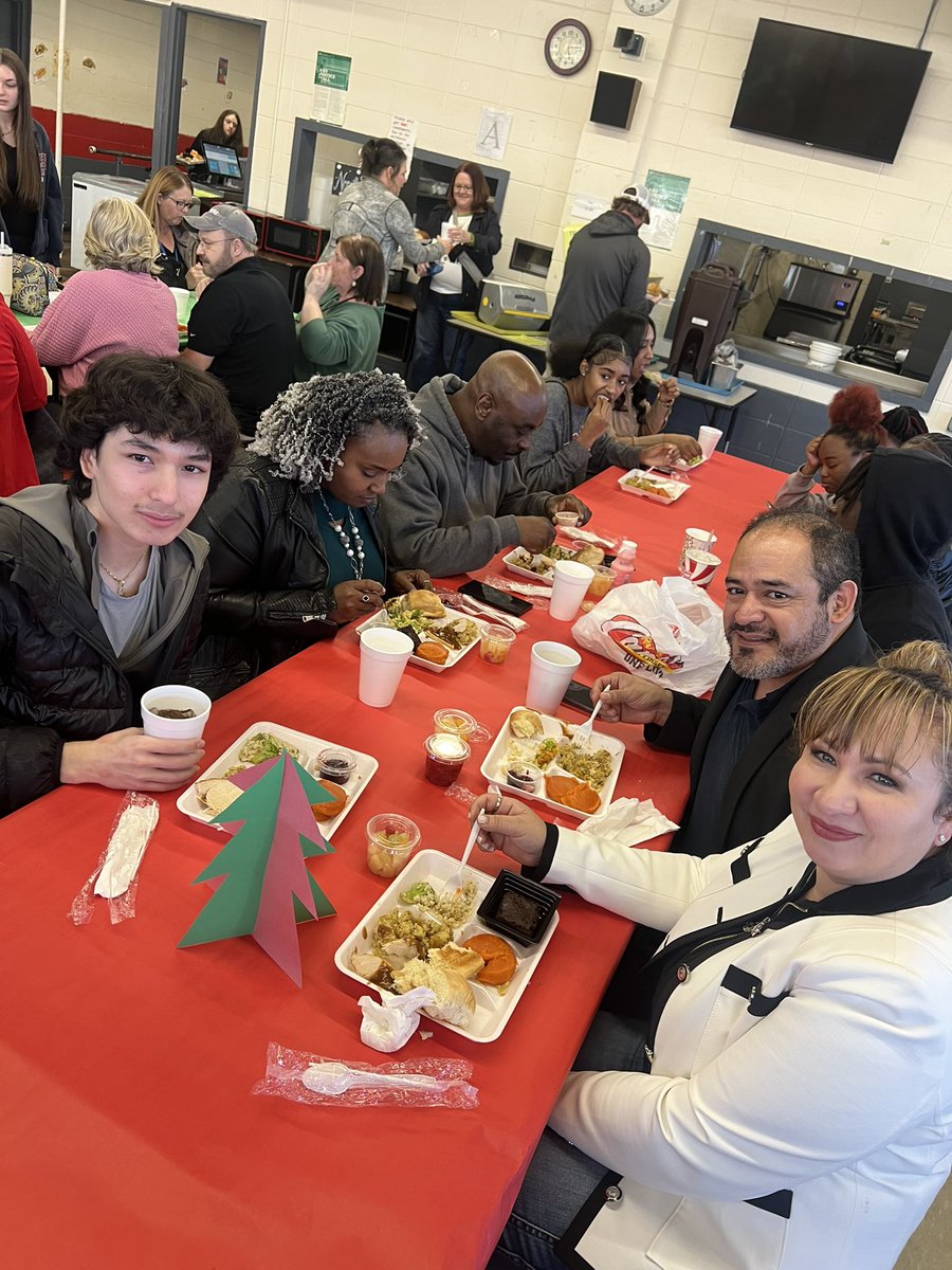 A tradition we love! 

Senior/Parent Holiday Lunch for the Class of 2025! It’s always a good day when parents can eat lunch with their kids!

#TrojanPride
#ExcellenceLivesHere