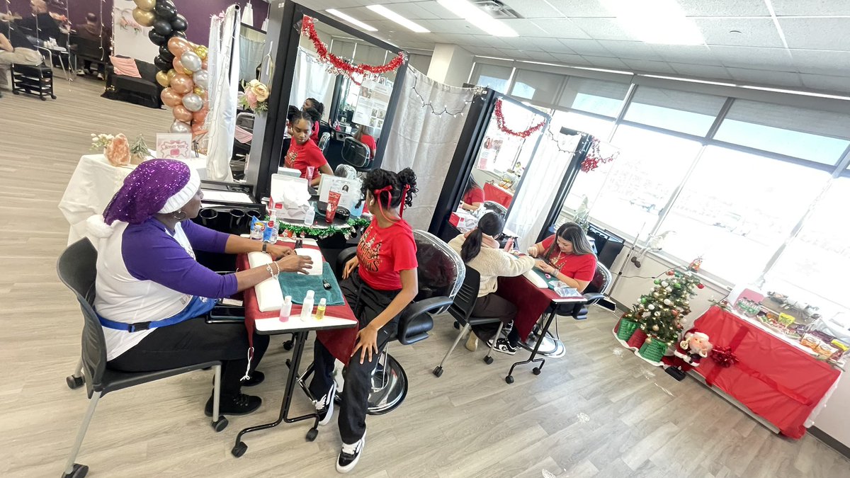 The Royal Salon’s, senior cosmetology students are hard at work today with their mock grand opening projects underway! They are servicing staff members with washes, cuts, pedicures, manicures and so much more! #CTEWBL <a href="/CareerTech_SISD/">Bonita Taylor</a> <a href="/KarenDGallow/">Karen D. Gallow</a>
