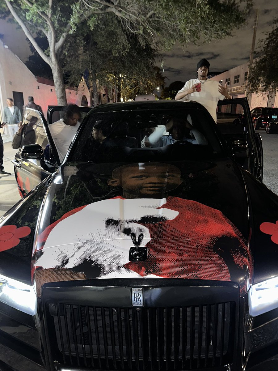 soldierboyfrie1's tweet image. love when l'm given the opportunity to prove art can exist in the real world. This time I used a Rolls-Royce Cullinan as my canvas and Miami as my gallery.