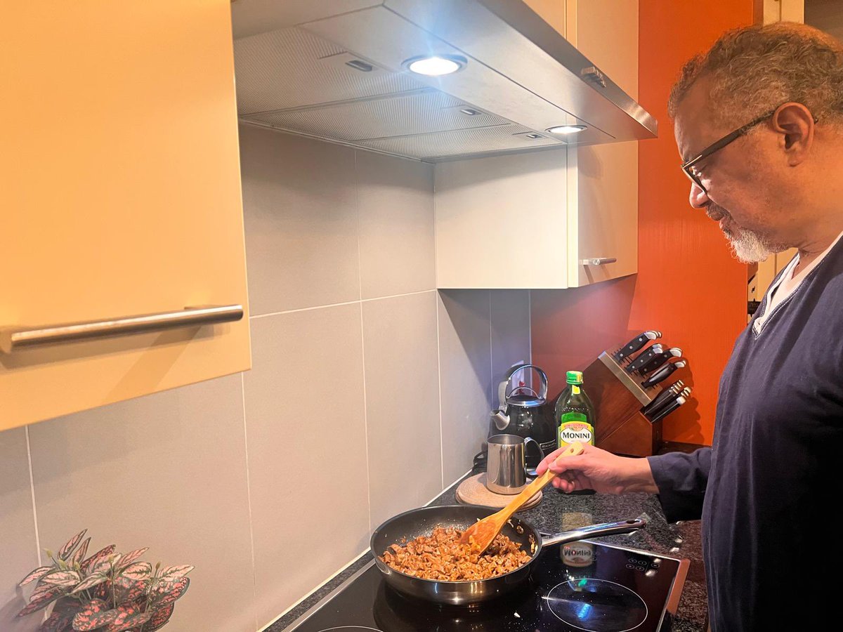 DrTedros's tweet photo. I enjoyed preparing my favorite traditional spicy beef stew for my family tonight after four months. 

The dishwashing afterwards was less fun. 😌 https://t.co/X7ZeciuGZC