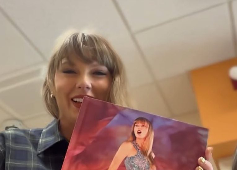 nola_swiftie's tweet photo. My nieces and nephew:
“Can you read us a bed time story?”

Me: Sure! https://t.co/gQbI4ika0L