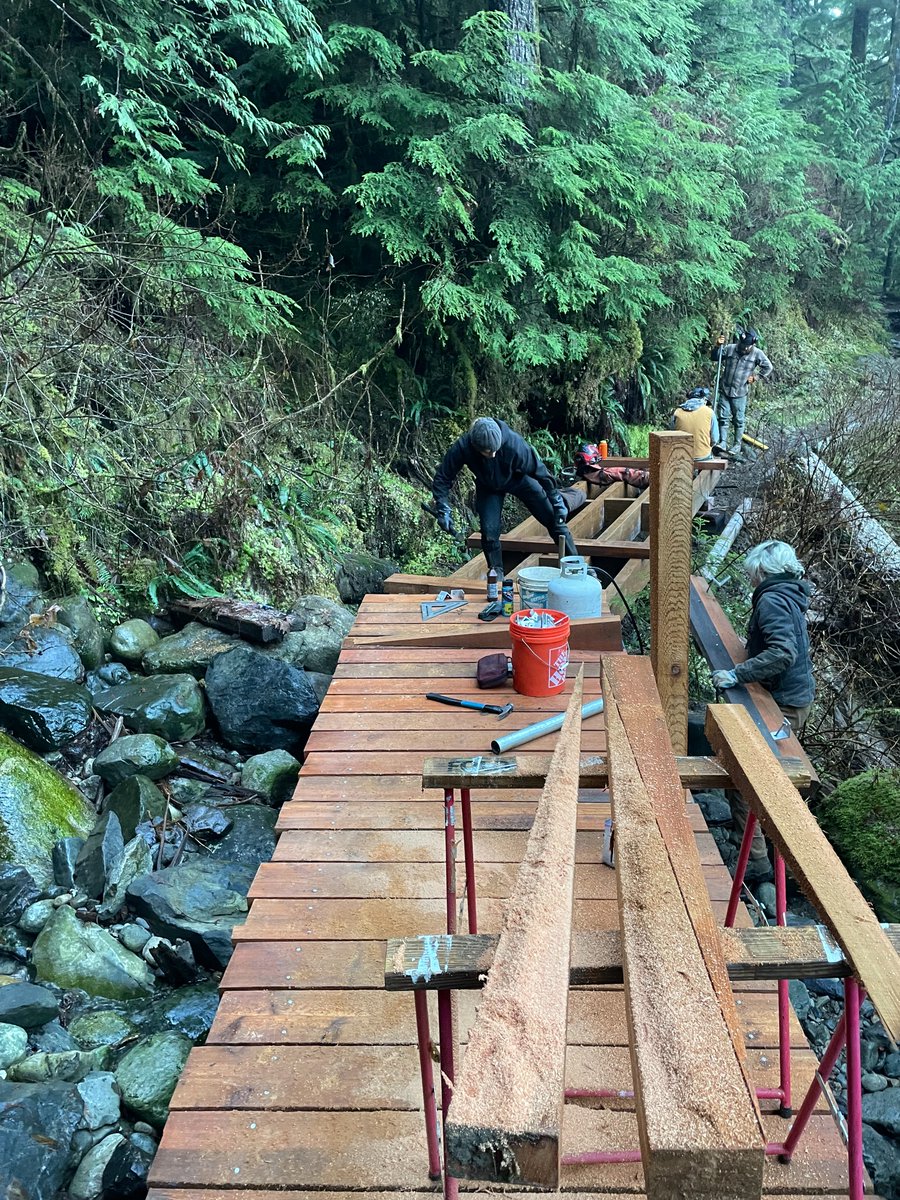 MtBakerSnoNF's tweet photo. Lake 22 trailhead closure will be extended until the week of December 20th due to frozen ground preventing us from completing major work. Thank you for your patience!
#MBS #USDAForestService #Lake22 https://t.co/jEKSRiWVmN