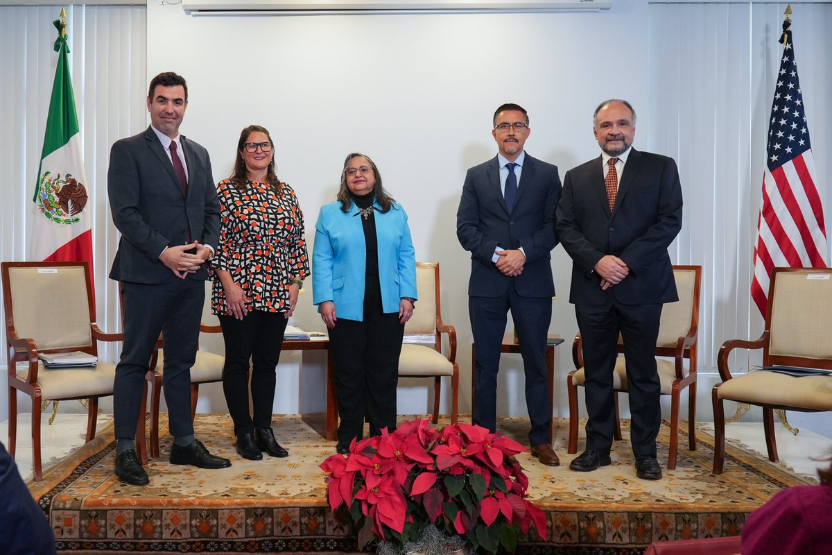 teclabmx's tweet photo. ¡La justicia laboral se fortalece!
Ayer presentamos las Guías Judiciales de Conducción de Audiencias en Materia Laboral, con énfasis en Derecho Colectivo, en conjunto con el @CJF_Mx y el @USDOL. Agradecemos a todas las personas que estuvieron involucradas en este proyecto. https://t.co/sU39WEXOFg