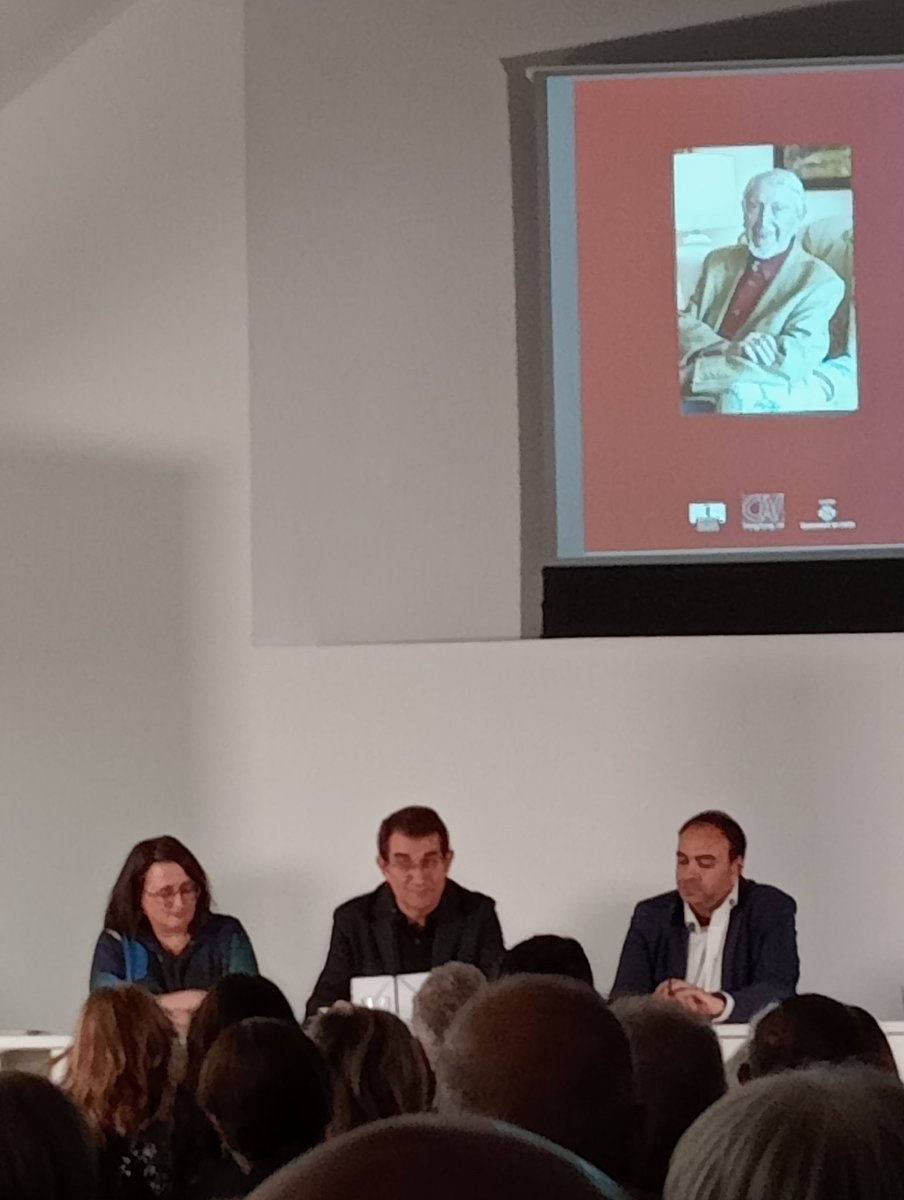 IgnasiReves's tweet photo. A la presentació del llibre de fotos "Toni Prim. Instants d'un temps. 1974-2024" al @MuseuMorera de #Lleida. Diuen que hi surto 😉
#ToniPrim #Fotografia https://t.co/ggOUJ8dx7Q