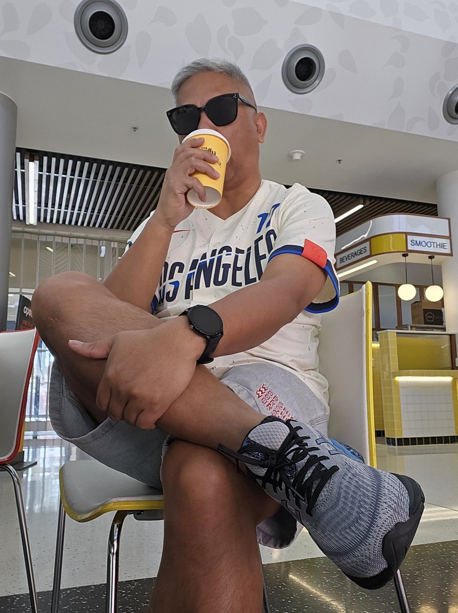 Berns_B_Bee's tweet photo. Matches the jersey

#morningcoffee☕️ 

#straightouttabox 
#straighttofeet https://t.co/ncY3hGwByY