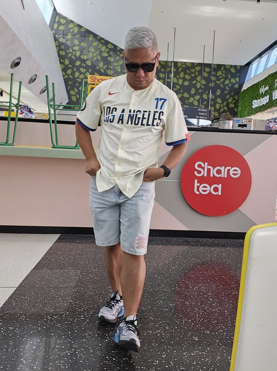 Berns_B_Bee's tweet photo. Matches the jersey

#morningcoffee☕️ 

#straightouttabox 
#straighttofeet https://t.co/ncY3hGwByY
