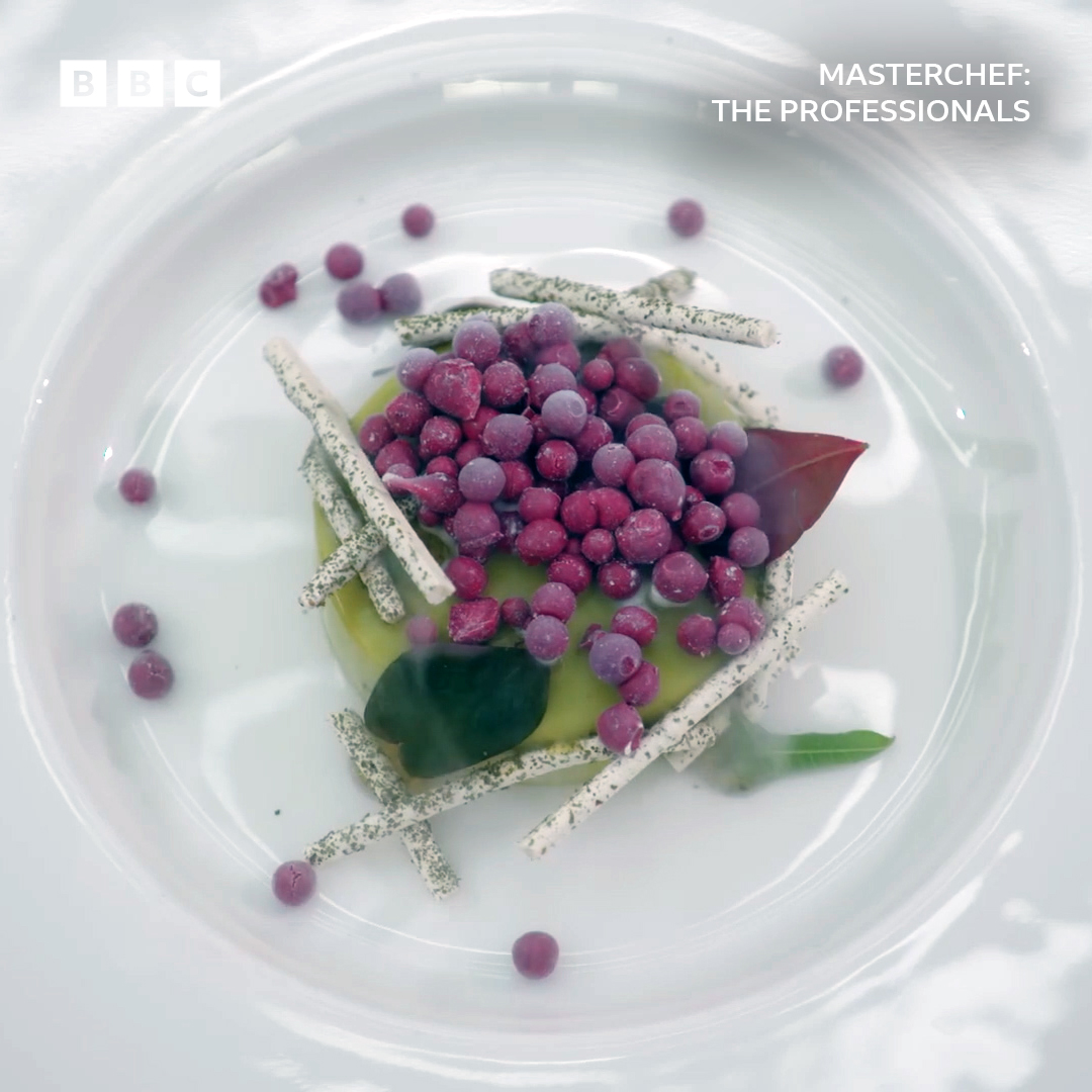 MasterChefUK's tweet image. π George's #MasterChefTheProfessionals Final Menu
Starter: Glazed lobster tail
Main: Roasted venison loin
Dessert: Blackcurrant leaf parfait
#MasterChefUK