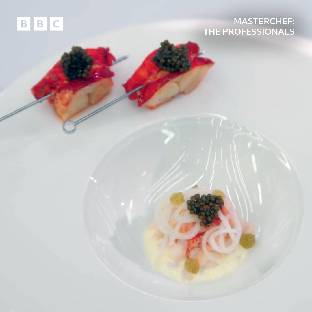 MasterChefUK's tweet image. π George's #MasterChefTheProfessionals Final Menu
Starter: Glazed lobster tail
Main: Roasted venison loin
Dessert: Blackcurrant leaf parfait
#MasterChefUK