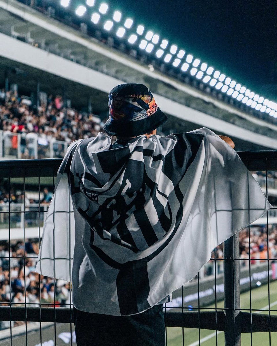 SantosFC's tweet photo. Pela bandeira que ensina! 🏳️🏴

📸 @GaleriaSantista https://t.co/mMQJbWPRLo