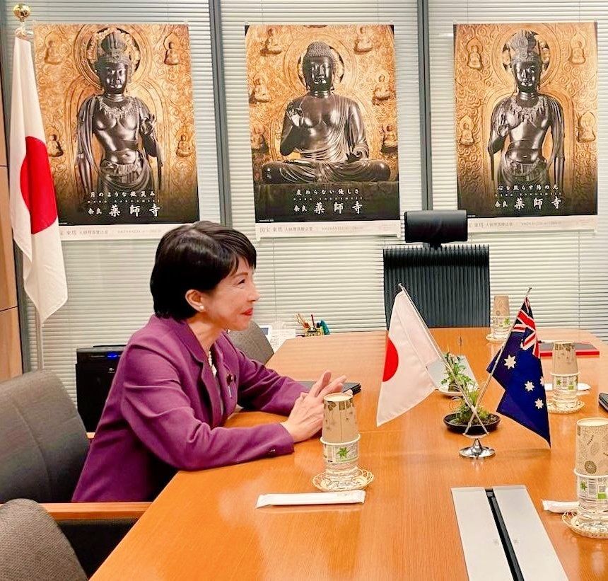 zenji_nio's tweet photo. 高市早苗は日本のヤマト魂を救うために戦う現代のなでしこです。彼女はまた、日本独自の大和仏教と神道文明を誇���に思っており、壁には美しい仏教美術が飾られています。私たちは、日本の比類のない文化、遺産、宗教を将来の世代に絶対に保存しなければなりません。Buddha blesses Sanae Takaichi!🇯🇵☸️ https://t.co/pMeTzSIx5q