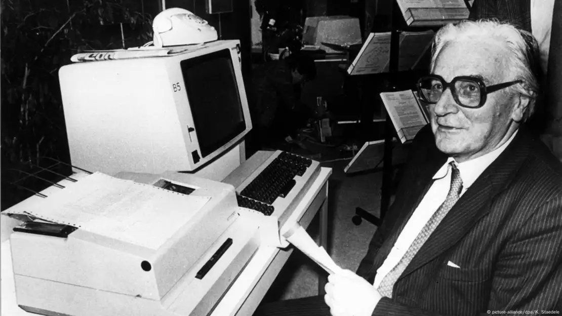 favourbuilds's tweet image. In the 1940s, Konrad Zuse, a German engineer, developed the Z3, the world’s first programmable digital computer.
He also created the Plankalkül (1948), recognized as the first high-level programming language. #KonradZuse #ProgrammingHistory