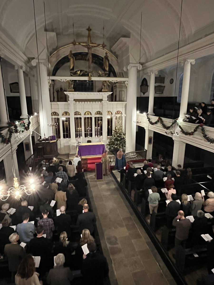 HelenNewhouse's tweet photo. Lovely carols and choir @GrosvenorChapel Community Carol Service! Great way to start the festive season 😊🎄 https://t.co/I3WxlEV2ow