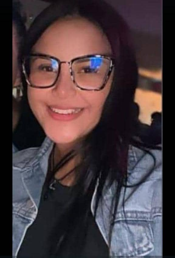 VenteDDHH's tweet photo. Eliana García es una joven de 24 años, detenida en el estado Aragua, desde el 31 de julio de 2024.

Funcionarios de la Policía Nacional la sacaron de la casa de su hermana, como parte de la operación Tun Tun, tras haber hecho una publicación en Twitter. 

Desde su detención ha estado en tres centros de detenciones. Actualmente se encuentra en Tocuyito. Familiares denuncian que no han podido verla desde el 30Nov y no les han permitido entregarle comida, insumos o tratamiento para la Escoliosis Lumbar, la cual amerita atención médica y tratamiento.

Ante esta situación exigimos atención médica para ella y su libertad inmediata.