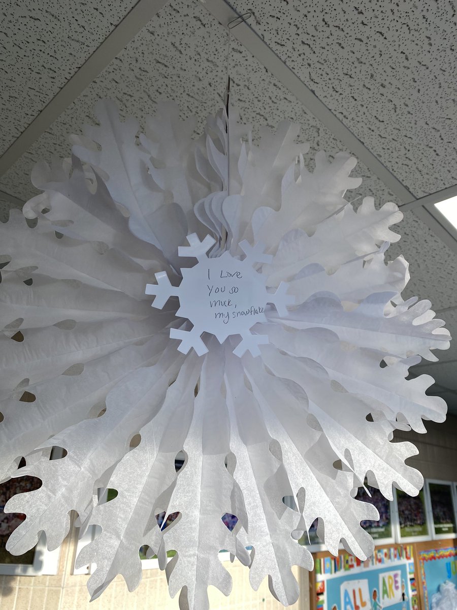 The first snowflakes are falling at the Willett! We’re excited for a blizzard of kindness and joy as we count down the days until our Snowman Stroll and December break! #agreatplacetogrow <a href="/NorwoodSchools/">NPS</a>