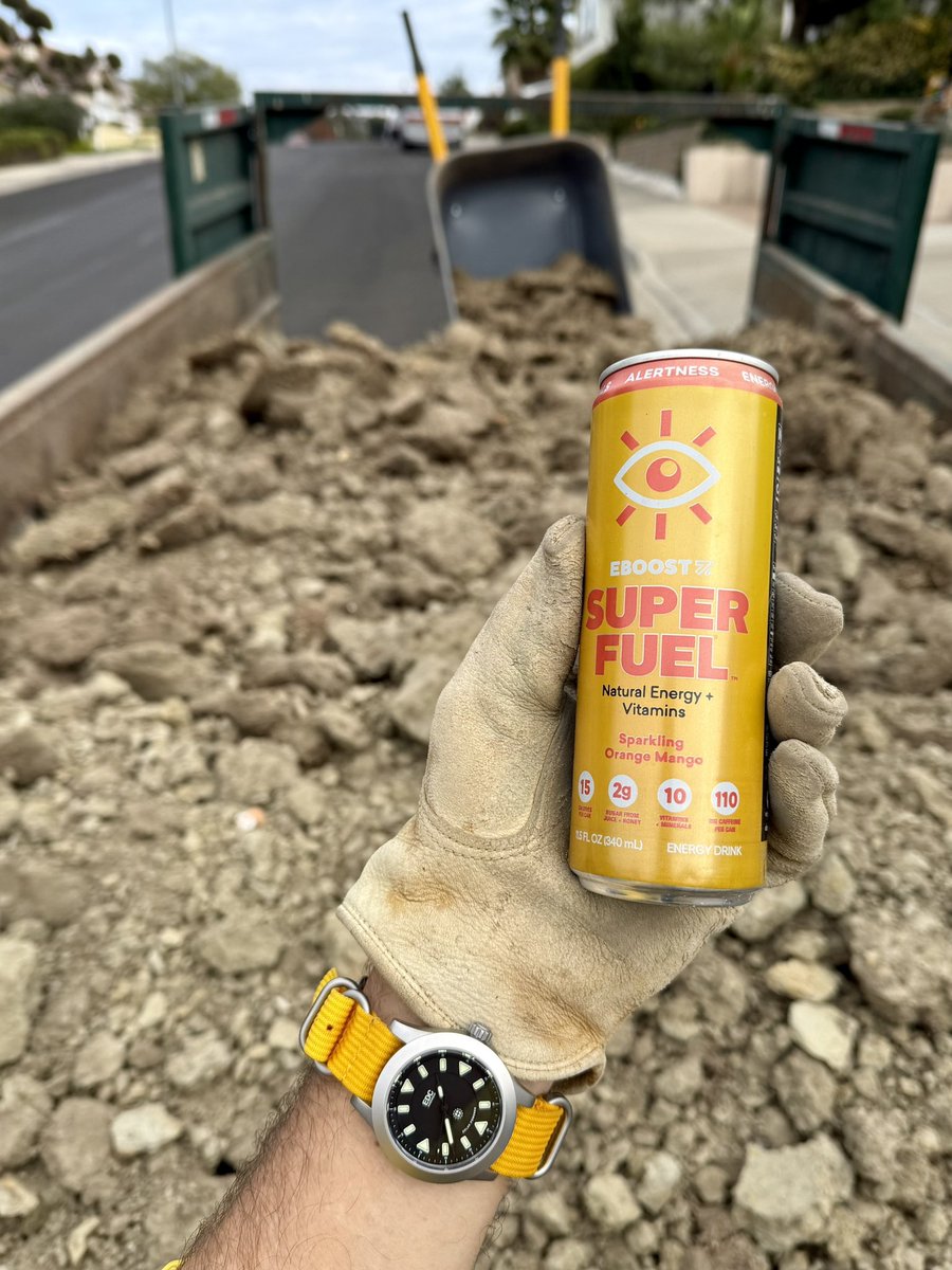 deronwilson67's tweet photo. Time for an afternoon boost. 
-
Shovel operator today. 
-
#edchardwear 
#eboost 
@EBOOST 
@LUMTECwatches https://t.co/1spTBXI4oj