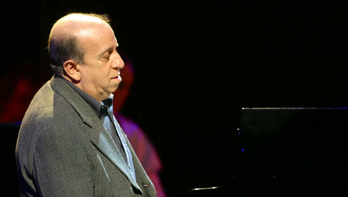marc voinchet (@mvoinchet) on Twitter photo #BreakingNews La légende du jazz français, Martial Solal, s'est éteint via <a href="/francemusique/">France Musique</a> <a href="/kubiQSu/">suzana kubik</a> radiofrance.fr/francemusique/… #BreakingNews La légende du jazz français, Martial Solal, s'est éteint via <a href="/francemusique/">France Musique</a> <a href="/kubiQSu/">suzana kubik</a> radiofrance.fr/francemusique/…
