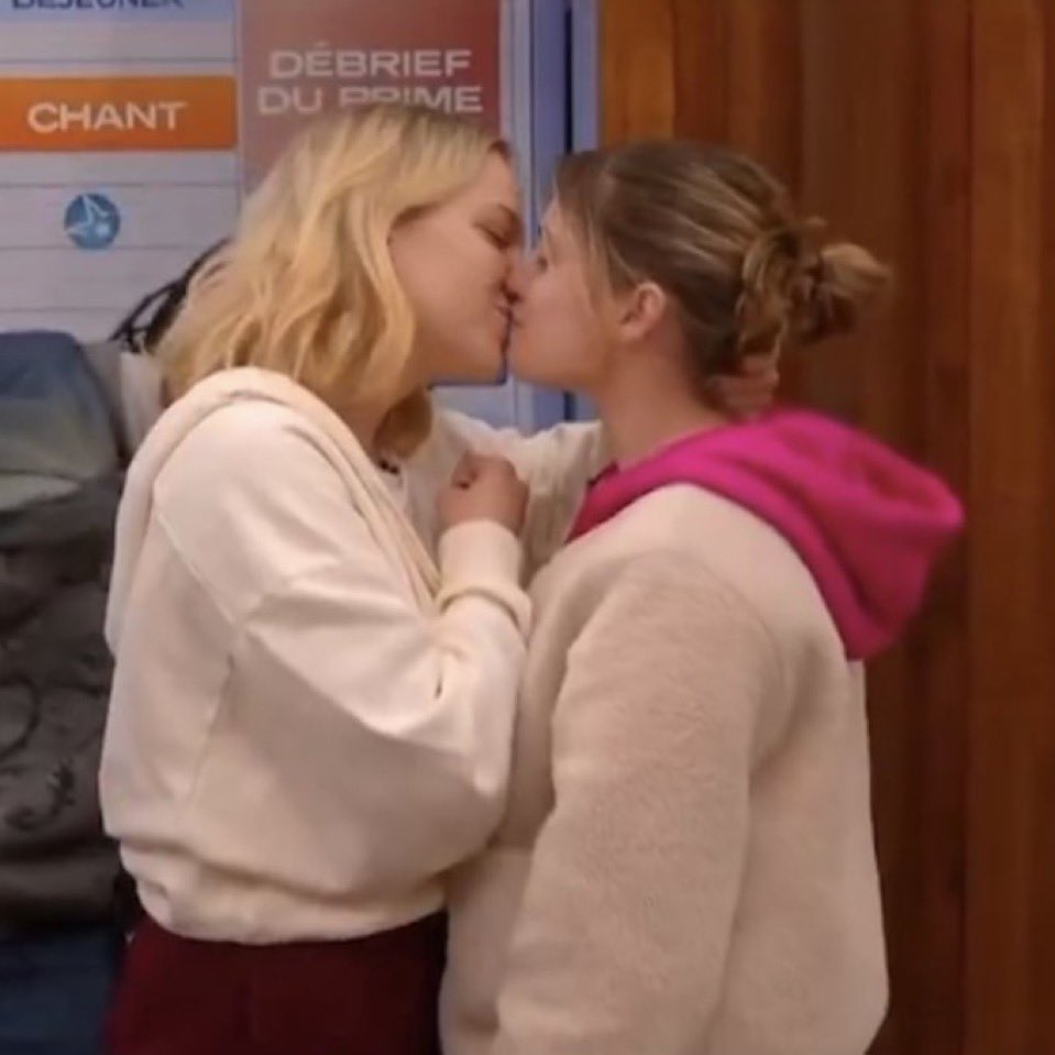elora_zr's tweet photo. maia, marine.. j’aurais pas parié sur vous mais merci pour votre service 🫡 #StarAcademyLeLive #StarAcademy https://t.co/bF2nuUi9WA