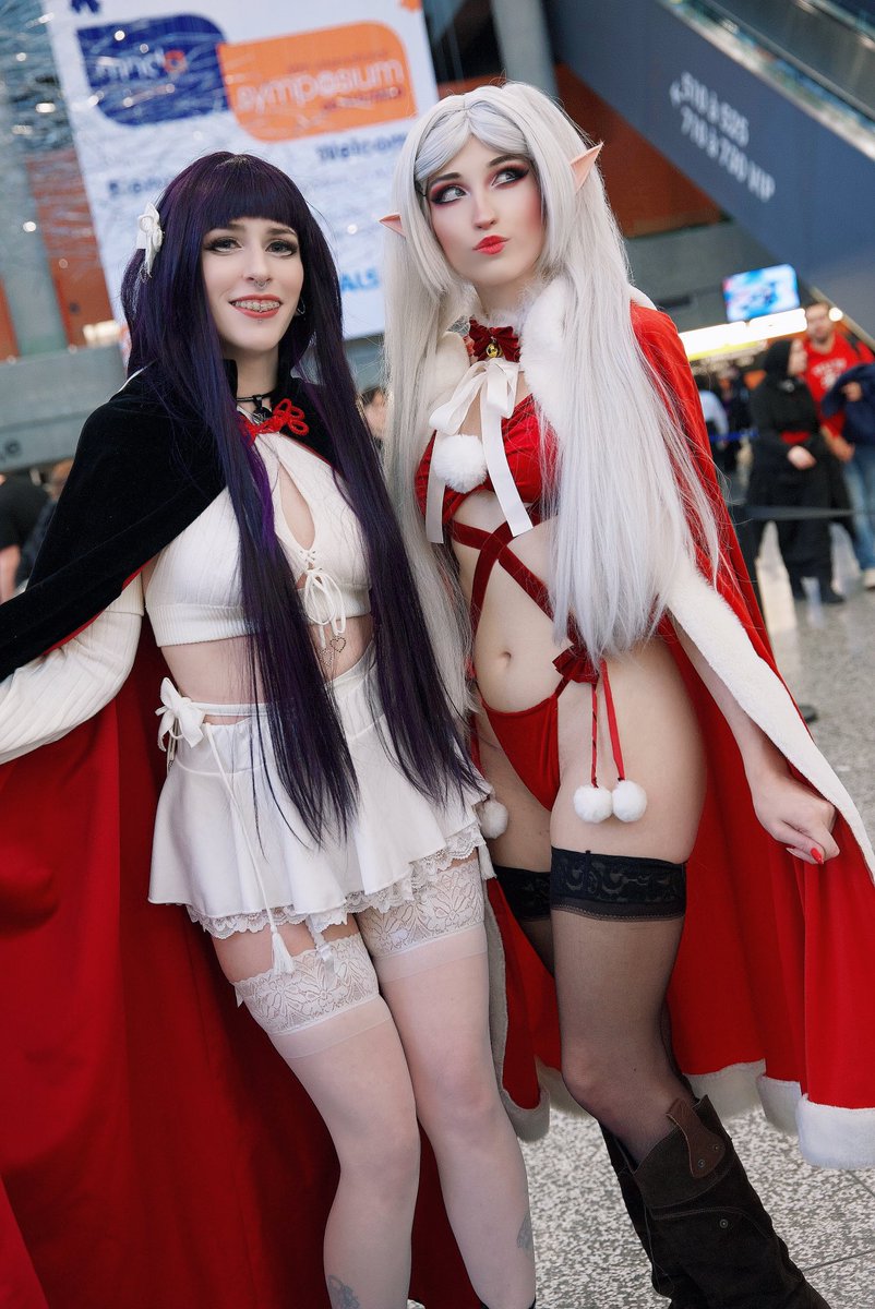 chisaicosplay's tweet photo. Frieren was told there would be grimoires at the con (there were none, but she discovered what a manga is) https://t.co/drz4txRURf