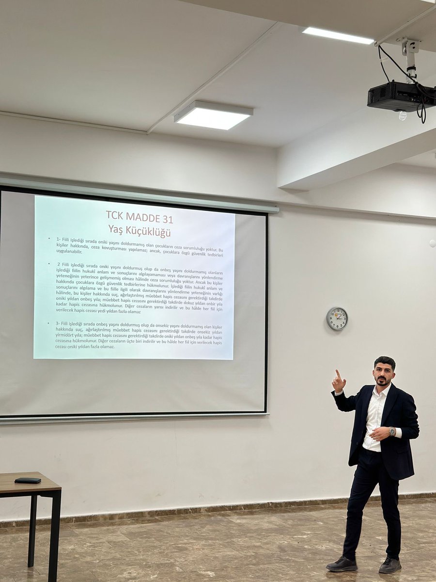 Musbarosu_chm's tweet photo. Merkez başkanımız Av. Faruk YILDIRIM tarafından Muş Alparslan Üniversitesi Psikoloji bölümü öğrencilerine ‘’Suça Sürüklenen Çocuklar ‘’ konulu eğitim verildi. https://t.co/qujeKDamub