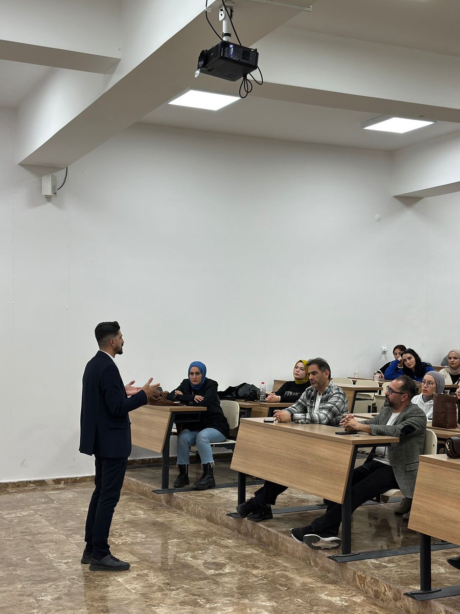 Musbarosu_chm's tweet photo. Merkez başkanımız Av. Faruk YILDIRIM tarafından Muş Alparslan Üniversitesi Psikoloji bölümü öğrencilerine ‘’Suça Sürüklenen Çocuklar ‘’ konulu eğitim verildi. https://t.co/qujeKDamub