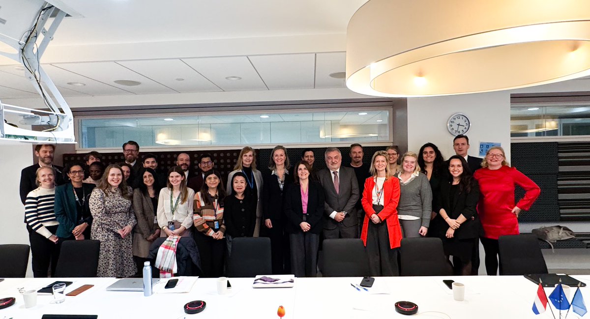 ChileONU's tweet photo. Chile asume la co-presidencia del Core Group LGBTI de Naciones Unidas. Junto a Países Bajos, nuestro país liderará este grupo clave que promueve la igualdad y la no discriminación como principios fundamentales para construir sociedades más inclusivas y justas. https://t.co/7FuZk68jzn