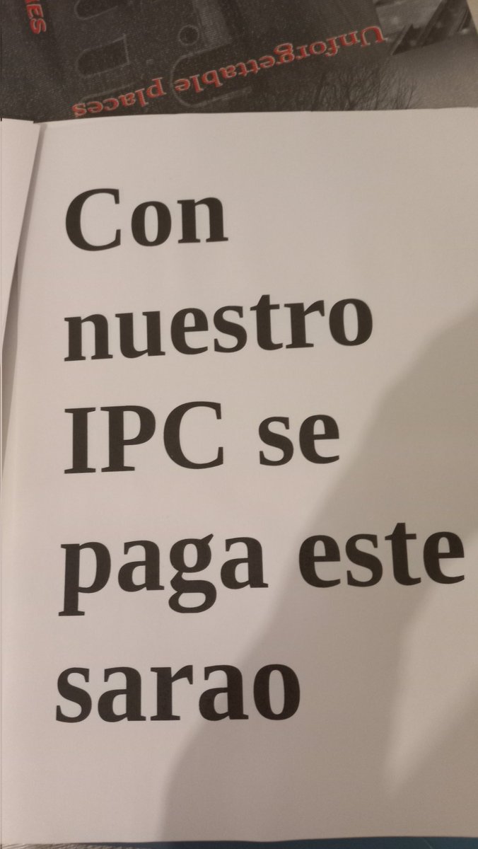 Los y las premiadas en la fiesta del 20 aniversario de <a href="/NoticiasdeAlava/">Diario de Noticias de Álava</a> y los invitados han visto que el sarao se ha celebrado con los y las periodistas en la puerta, con una pancarta, para explicar: