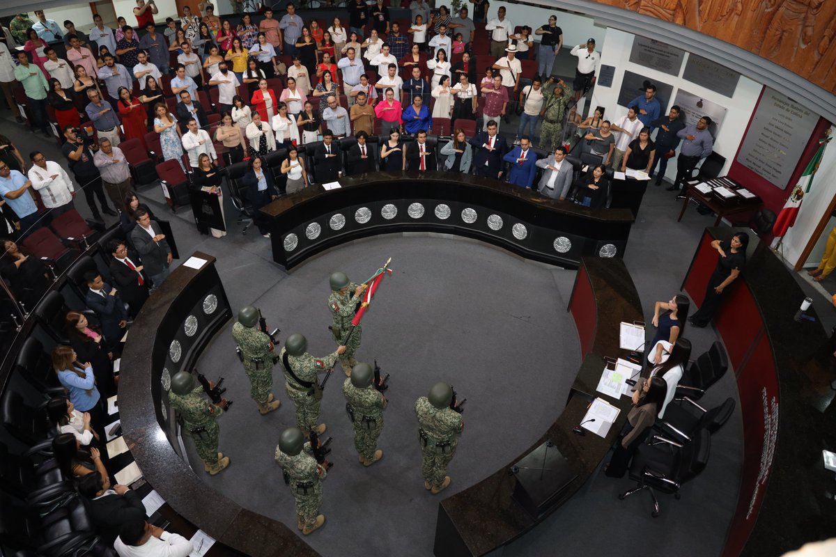 ColimaCDH's tweet photo. El presidente de la Comisión de Derechos Humanos del Estado de Colima, Licenciado Manuel Vega Zúñiga, asistió a la Sesión Solemne con motivo del Décimo Parlamento de las Juventudes, llevado a cabo ante el H. Congreso del Estado. 
#CDHEC 💚💛
#Juventudes https://t.co/U0dSFxYb3p