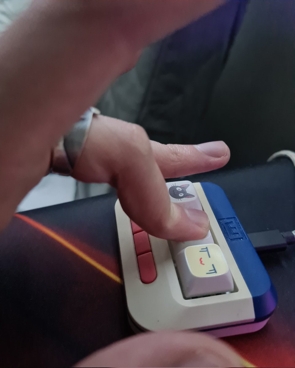 I realized I sometimes subconsciously tap like this... chat am I retarded