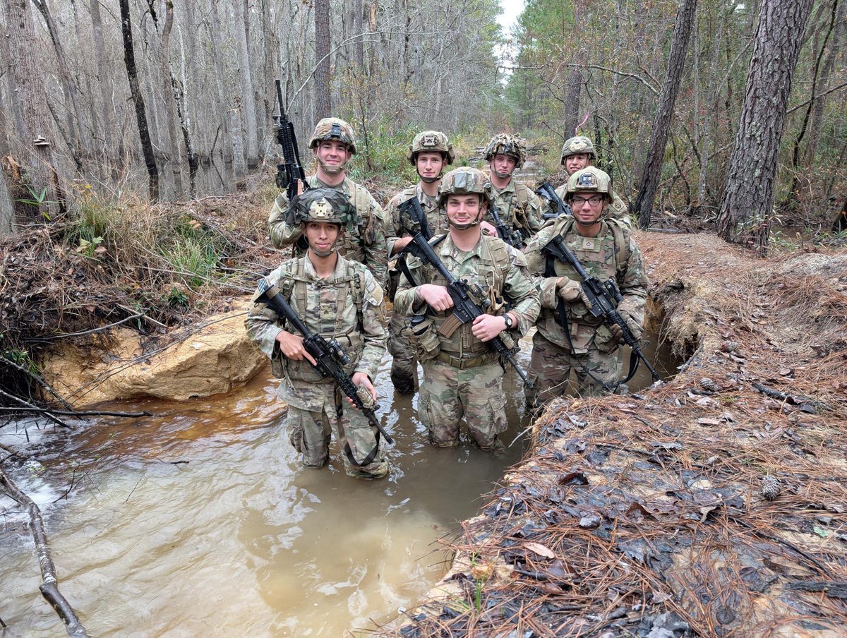 Holdun3's tweet photo. Heres to a new chapter in life! LETS GOO!#Airborne https://t.co/7OoGRK7XLH
