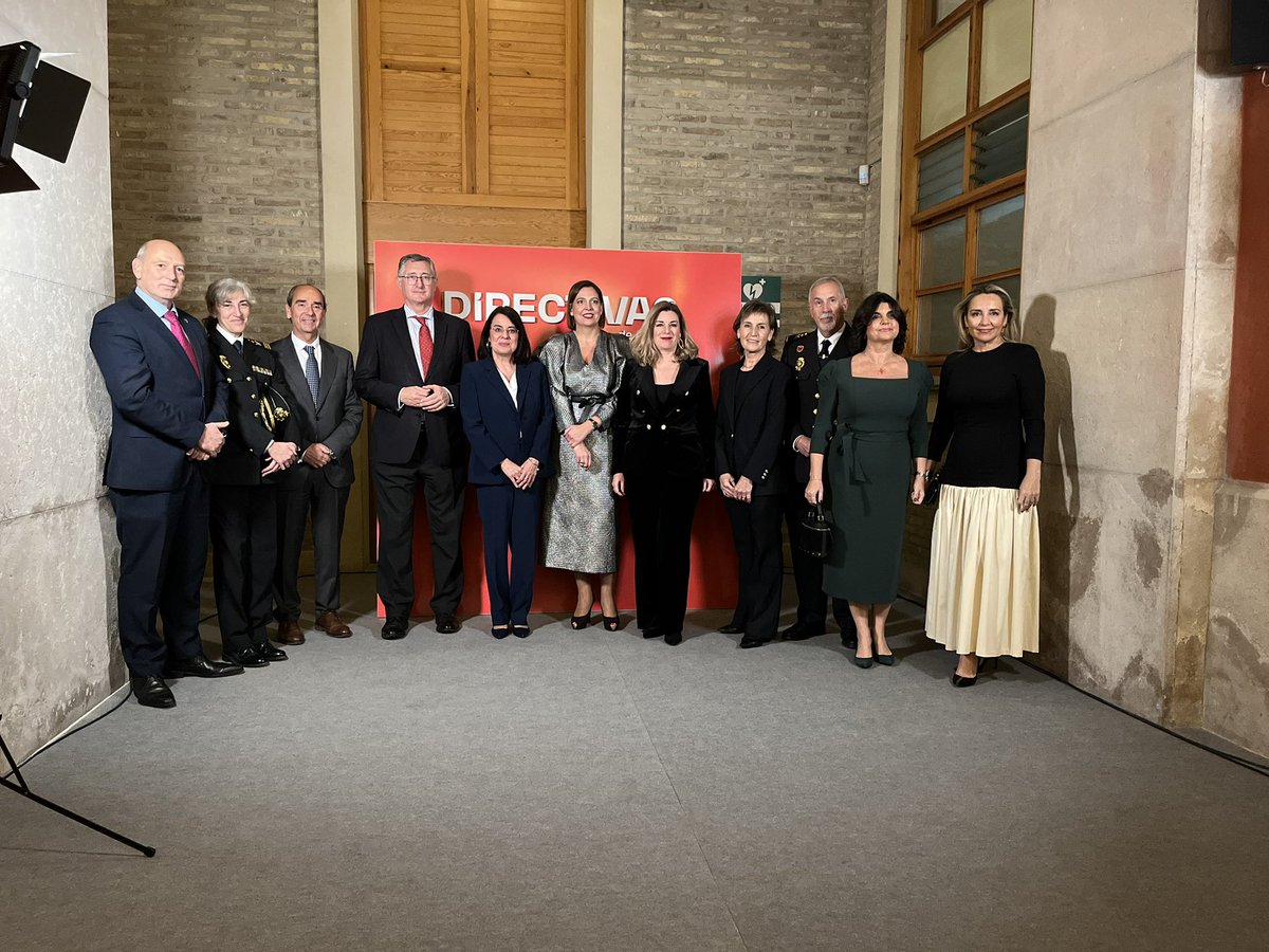 el_justicia's tweet photo. La Justicia de Aragón, Concepción Gimeno, recibe el Premio Talento y Mérito de @Directivas_ARGN en la categoría profesional🏅👏🏾

🗣️Las mujeres no necesitamos un trato diferente, sino que se atiendan nuestros méritos y, en su caso, se adopten las medidas de conciliación necesarias https://t.co/7BXrWlxChY