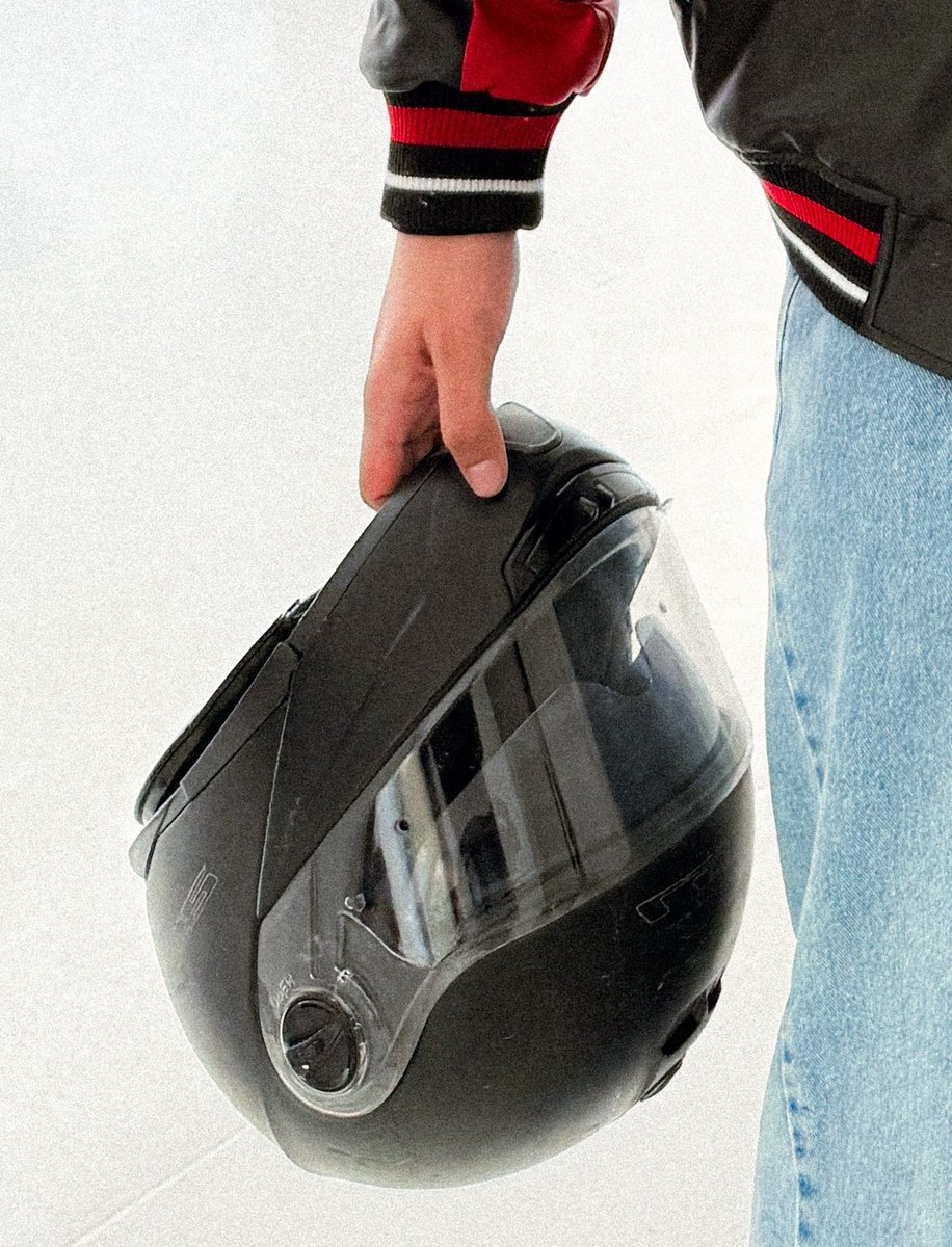 BlurryFaces___'s tweet photo. #NewProfilePic https://t.co/3HLyT9ayNA