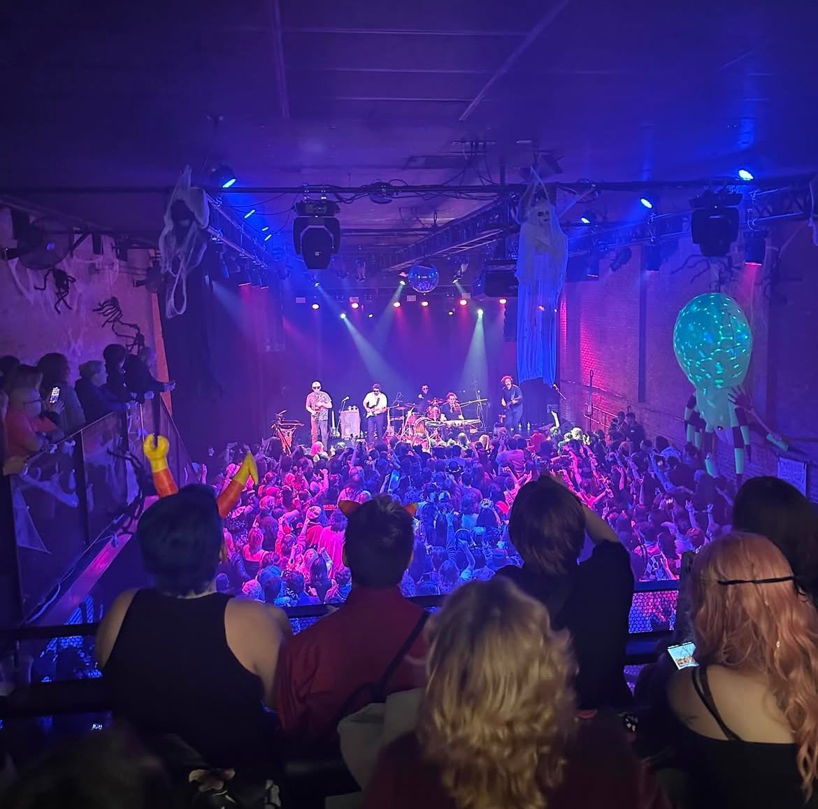 willwoodupdate's tweet photo. will wood has now confirmed there will be a ten year anniversary WWATT tour! no confirmation on how long/when yet. https://t.co/eDrnHIxGPI