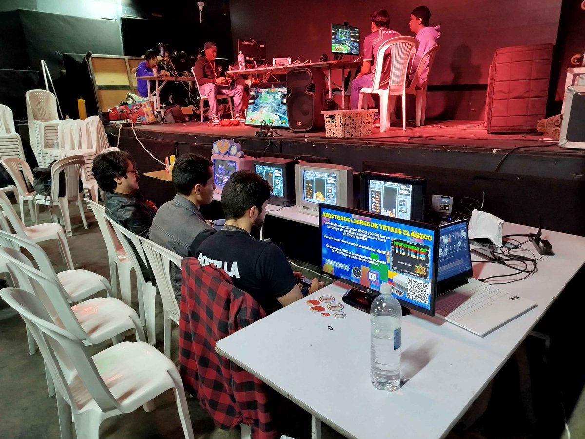 TetrisCol's tweet photo. Muchas gracias a todos los que se asistieron al stand de La Mechita el fin de semana pasado, a los que nos apoyaron en el stream, y en especial, muchas gracias a la gente de @SmashBogota  por darnos la oportunidad de estar en el evento. 🔥

#Tetris #ClassicTetris https://t.co/pIwaGsu94c