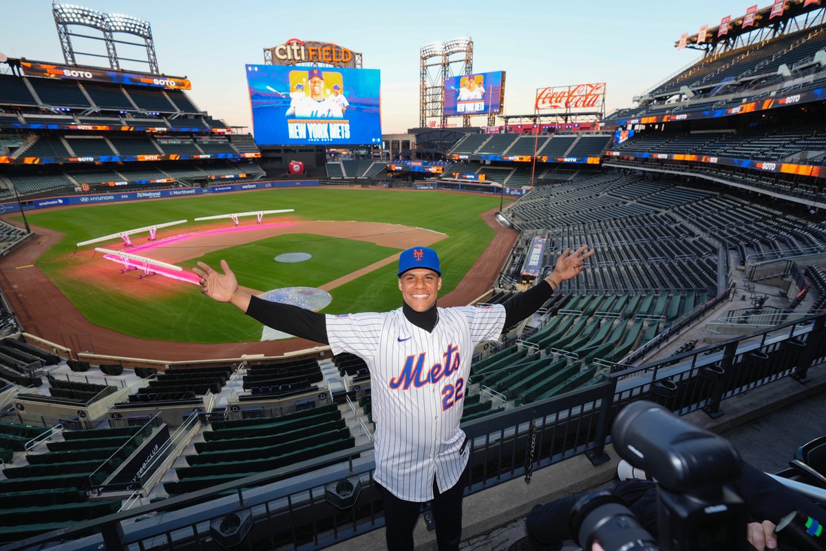 Mets's tweet photo. With Arms Wide Open https://t.co/MUpqI7lKV5
