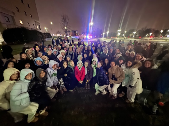 WOW: Over 100 kind-hearted students from NHS and Seaholm Student Congress took time out of their evening to bid goodnight to the lovely patients at Beaumont. Their kindness surely brightens our world like moonbeams! 🌙✨