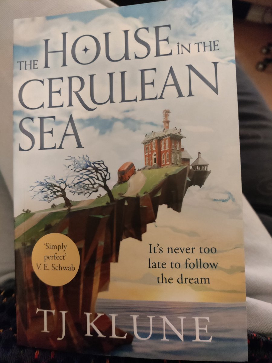 Becky's Book Blog tweet media