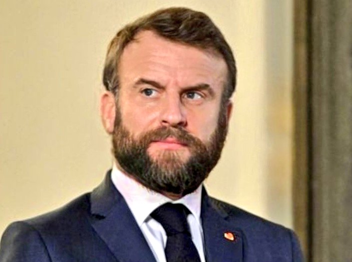 jeanserran's tweet photo. #PremierMinistre
Emmanuel Macron a enfin choisi sont premier ministre ,ainsi que 2 autre !?!?🤔 https://t.co/7NgseiBoGa