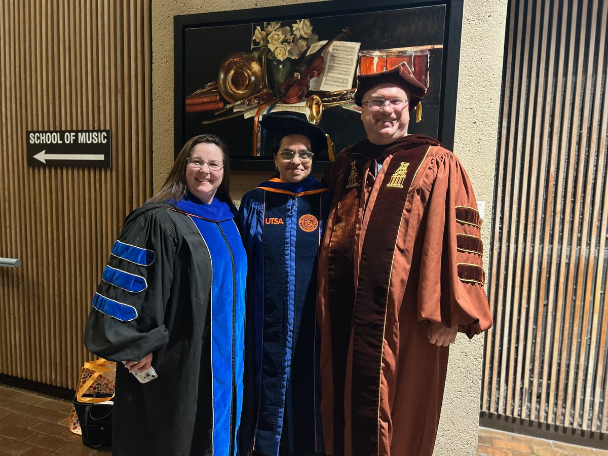 UTSAGradSchool's tweet image. Congratulations to the newest members of the doctoral community! You inspire us all 👏🎓 #UTSAGradSchool #UTSAGrad24 #doctoralconferral