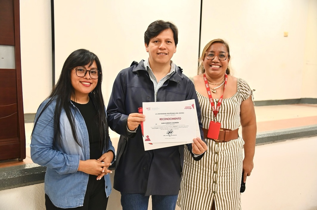 ¡Plataneros llegó a Cinema Papillón!
El cineasta tabasqueño, Juan Garrafa Calderón compartió su experiencia y motivó a los estudiantes de la UPC a no desistir en contar historias.
¡Orgullosos de nuestro talento tabasqueño!
#CinemaPapillón #LightoonFilms